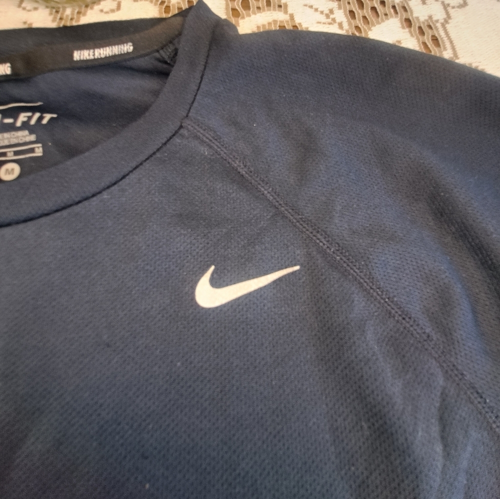 Nike dri fit athletic shirt - Picture 5 of 6